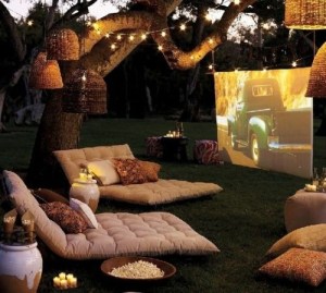 Dreamy outdoor cinema courtesy of piccsy.com